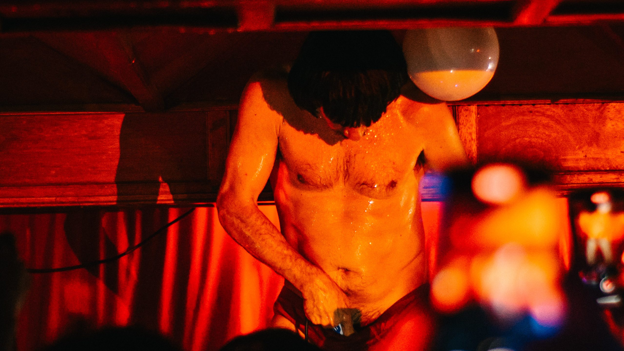 Silverio: sudor, gargajos y techno del que sí pega